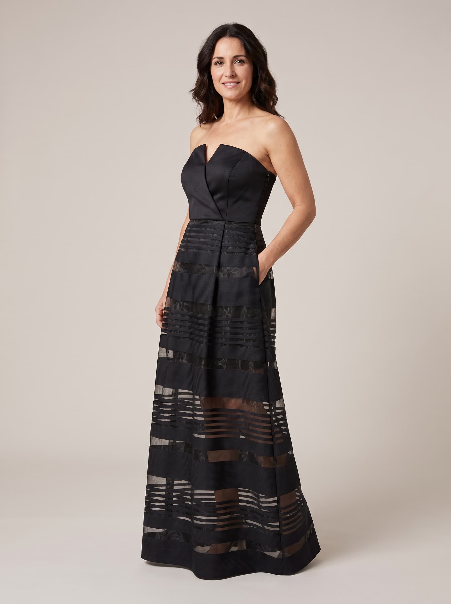 Vestido Largo Palabra de Honor con Falda de Rayas Transparentes