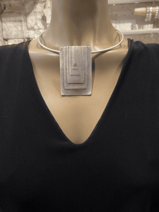 Collar Statement Geométrico