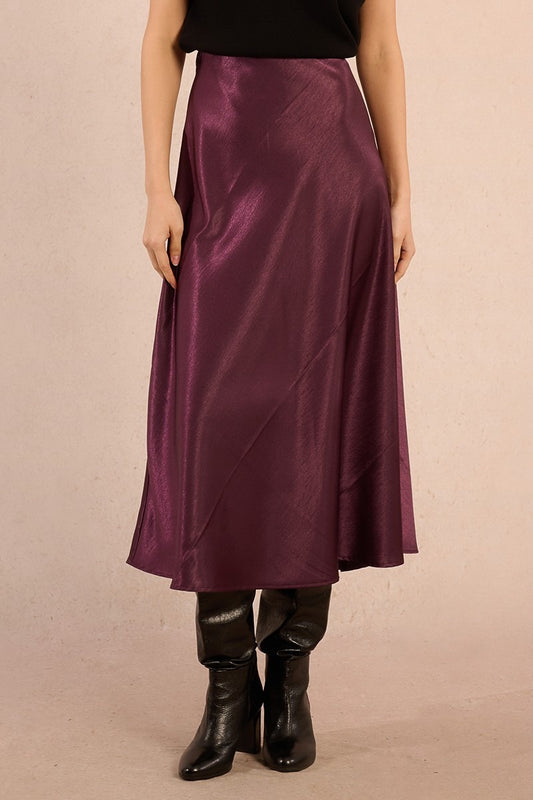 Long skirt in satin fabric 
