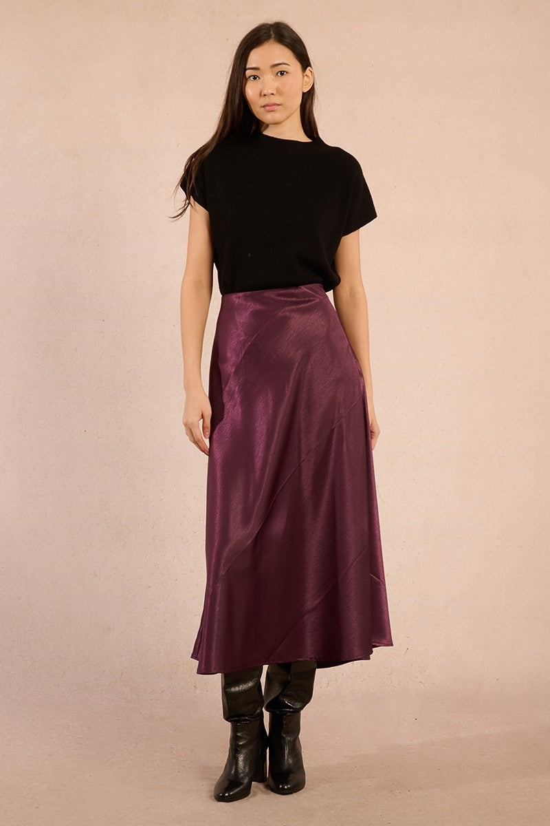 Long skirt in satin fabric 