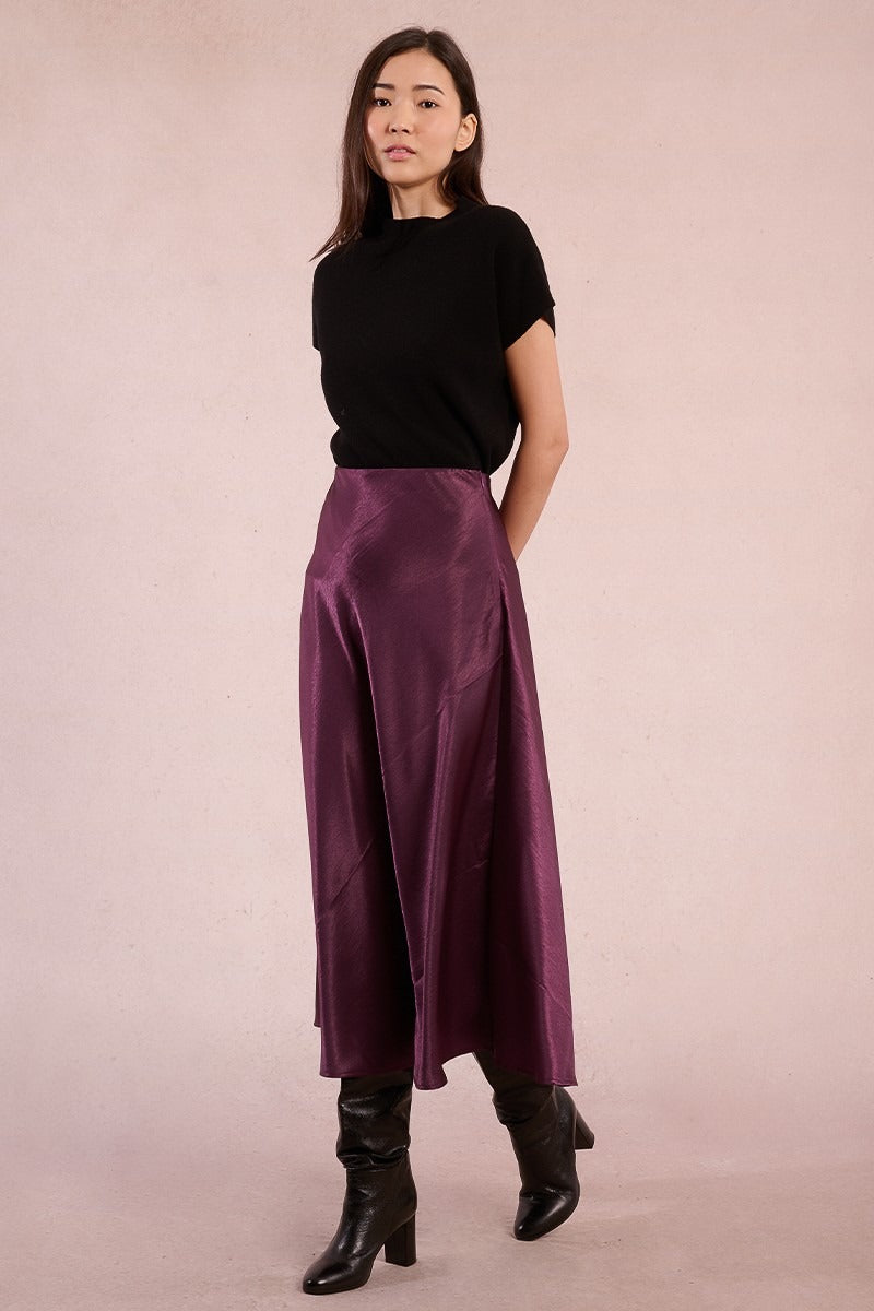 Long skirt in satin fabric 
