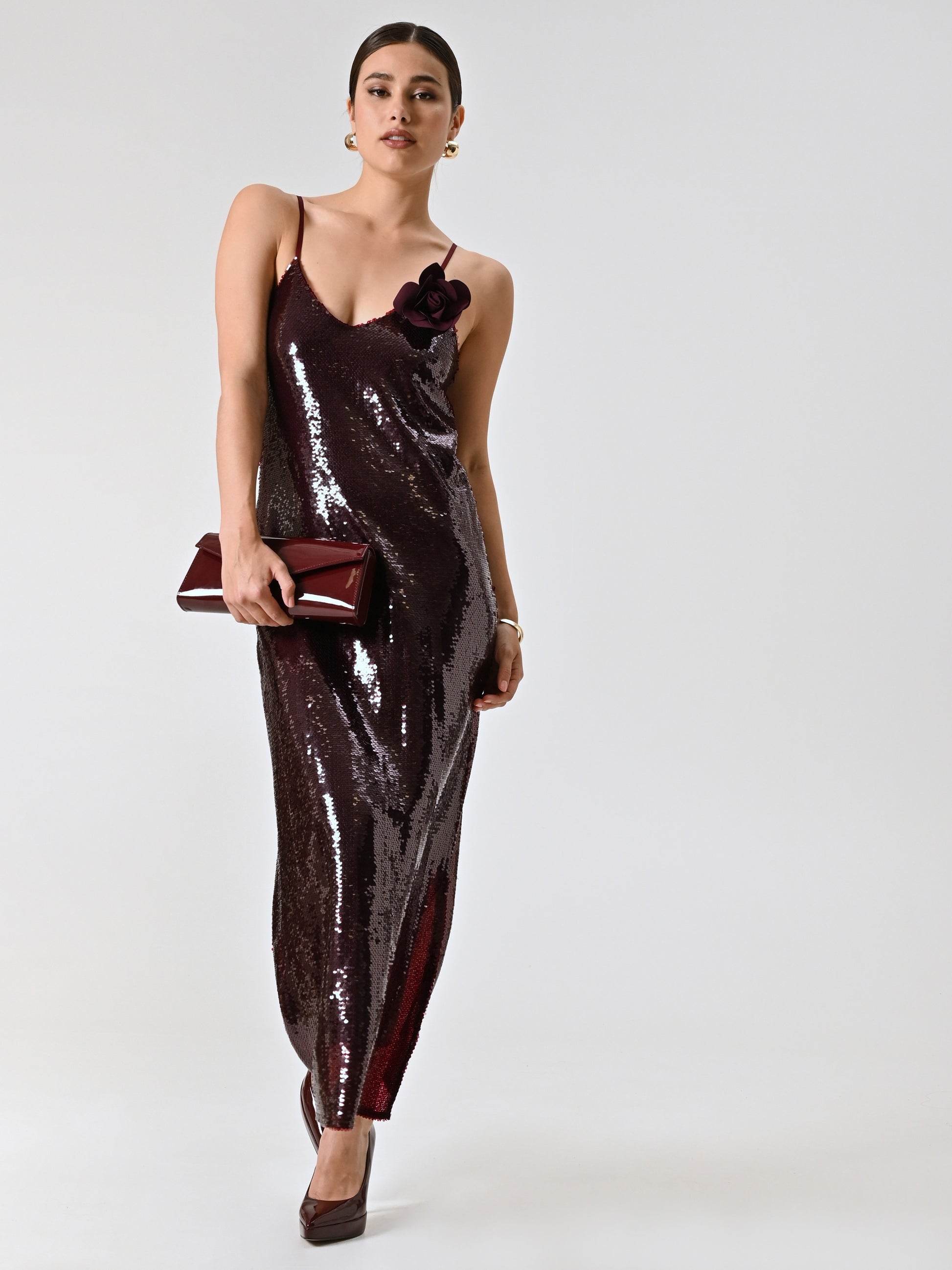 Vestido burdeos con lentejuelas all-over