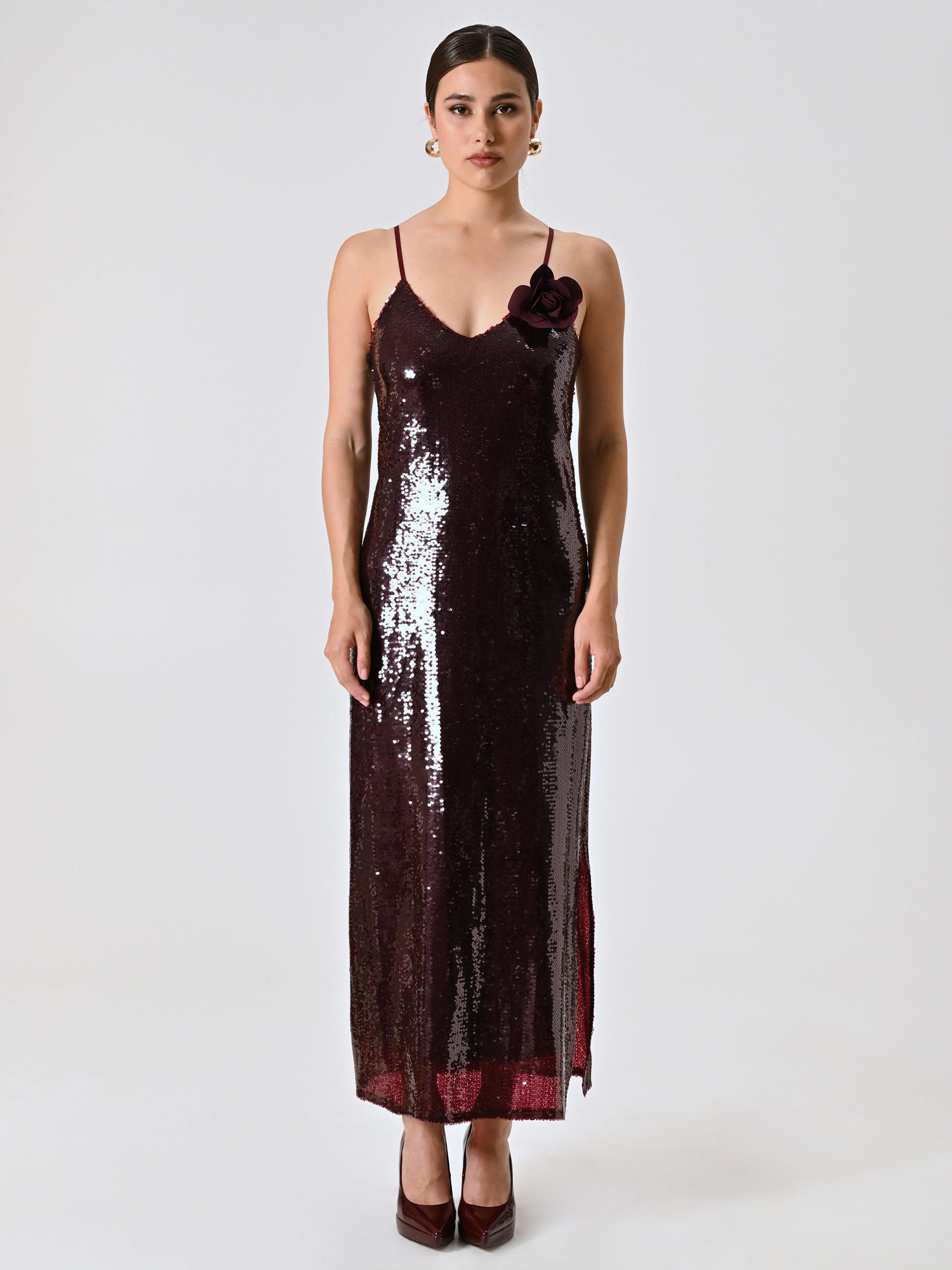 Vestido burdeos con lentejuelas all-over