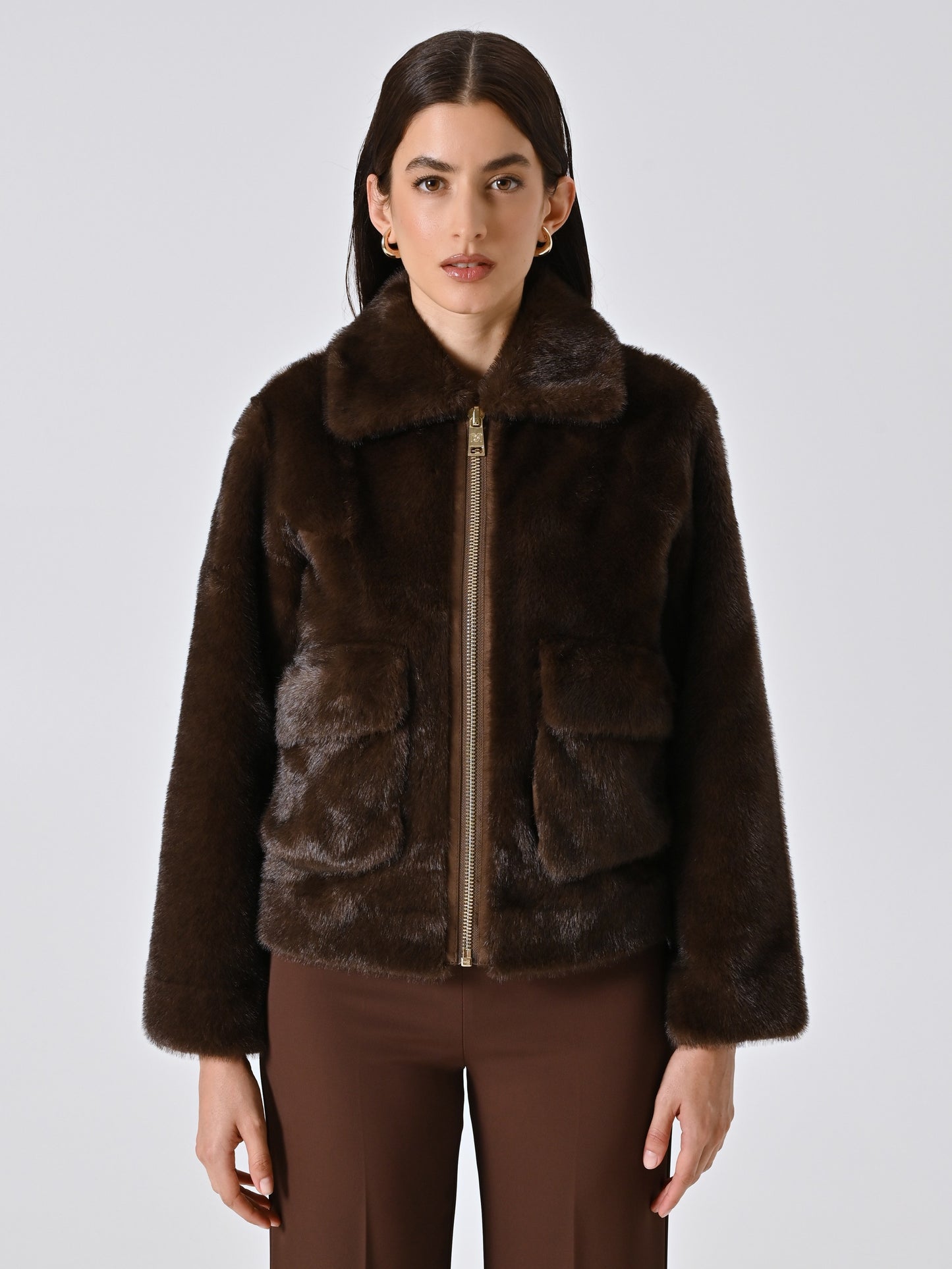 Veste courte en fausse fourrure marron