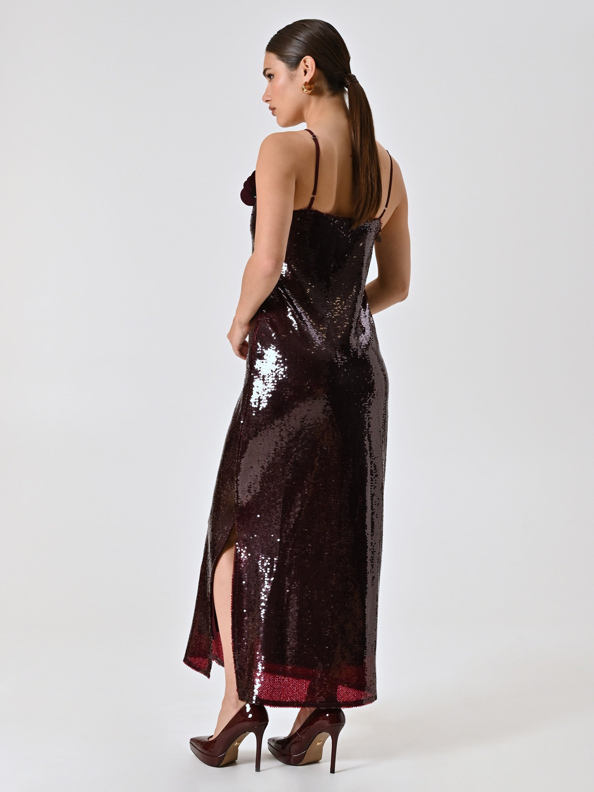 Vestido burdeos con lentejuelas all-over