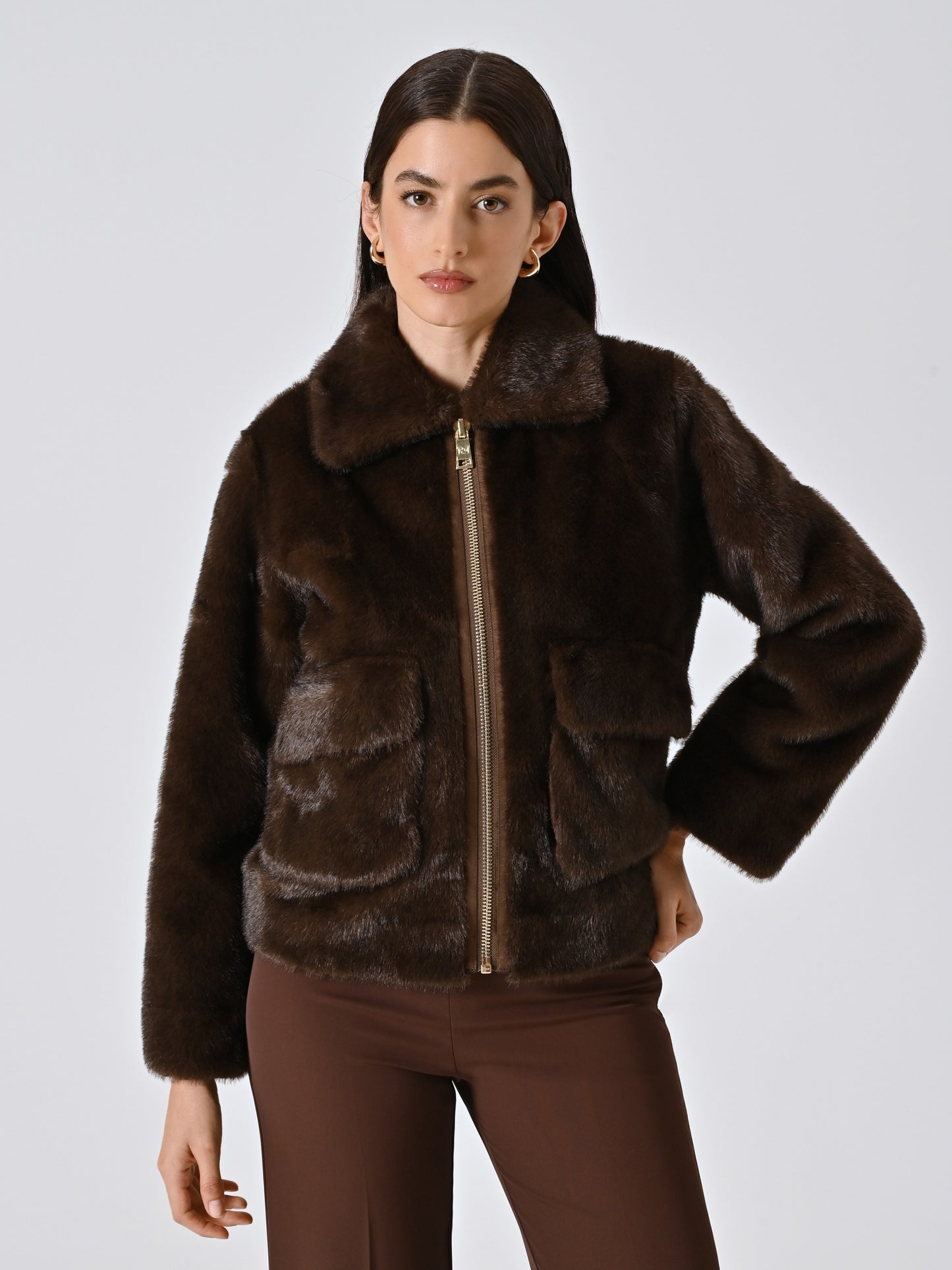 Veste courte en fausse fourrure marron