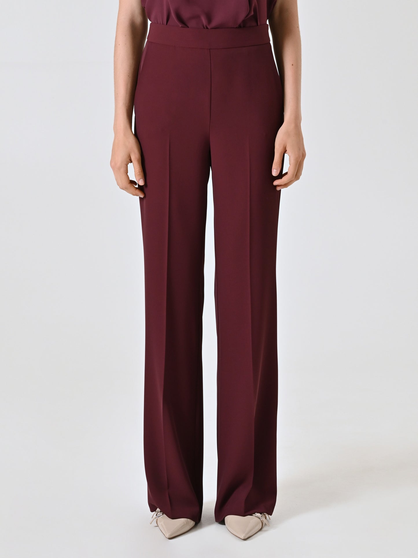 Pantalón en cady burdeos