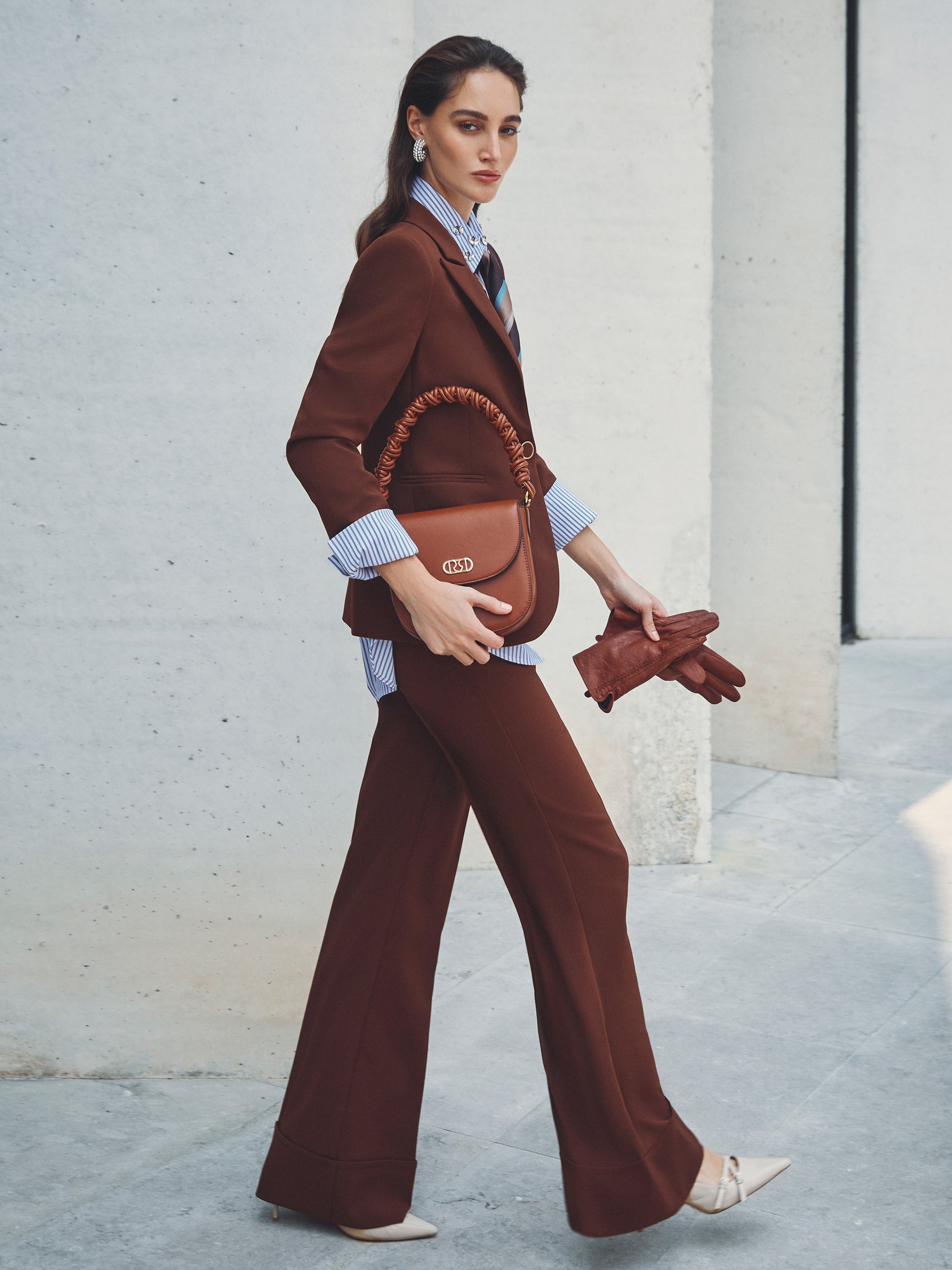 Pantalón alto ancho elegante
