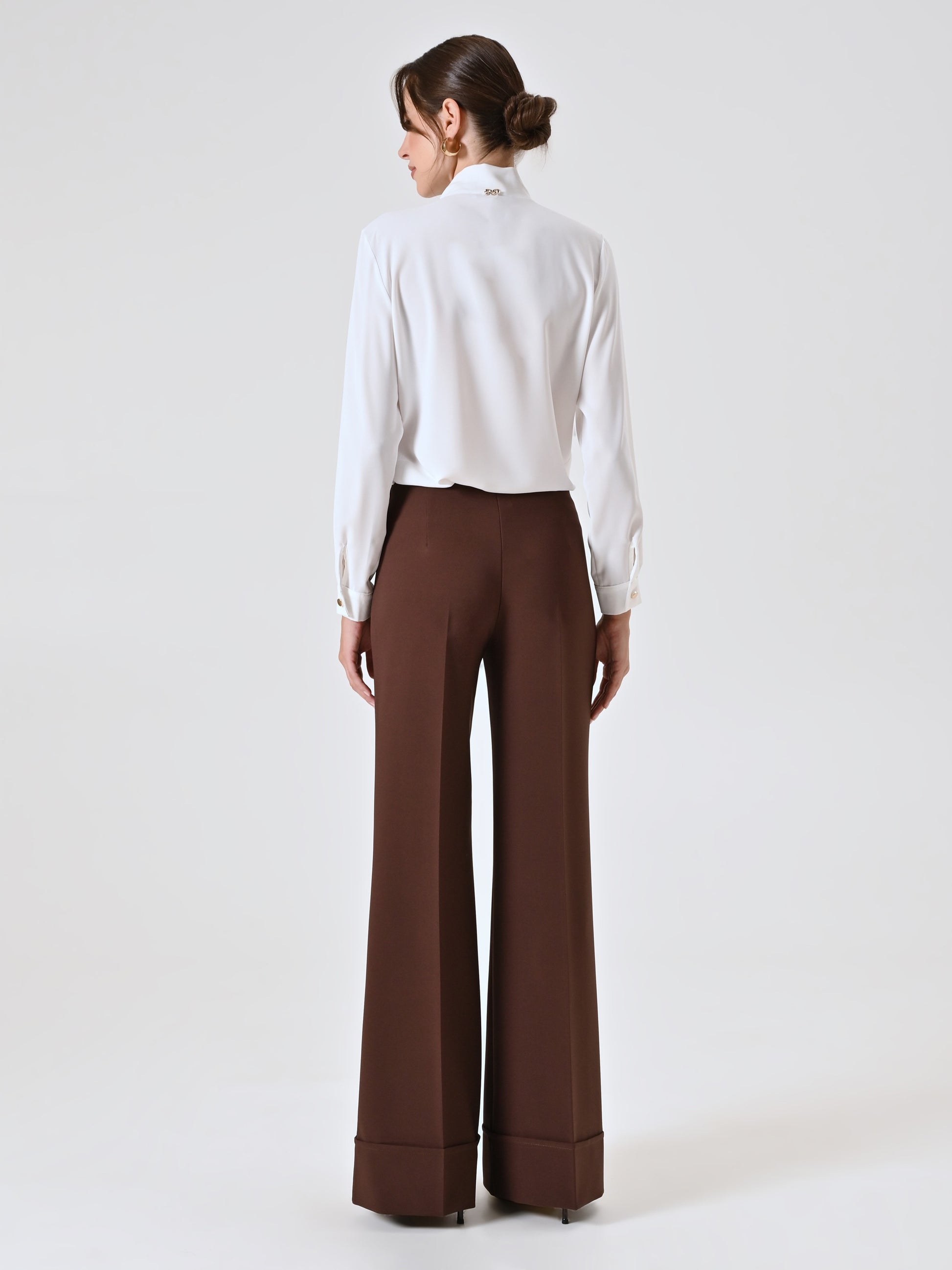 Pantalón campana maxidobladillo