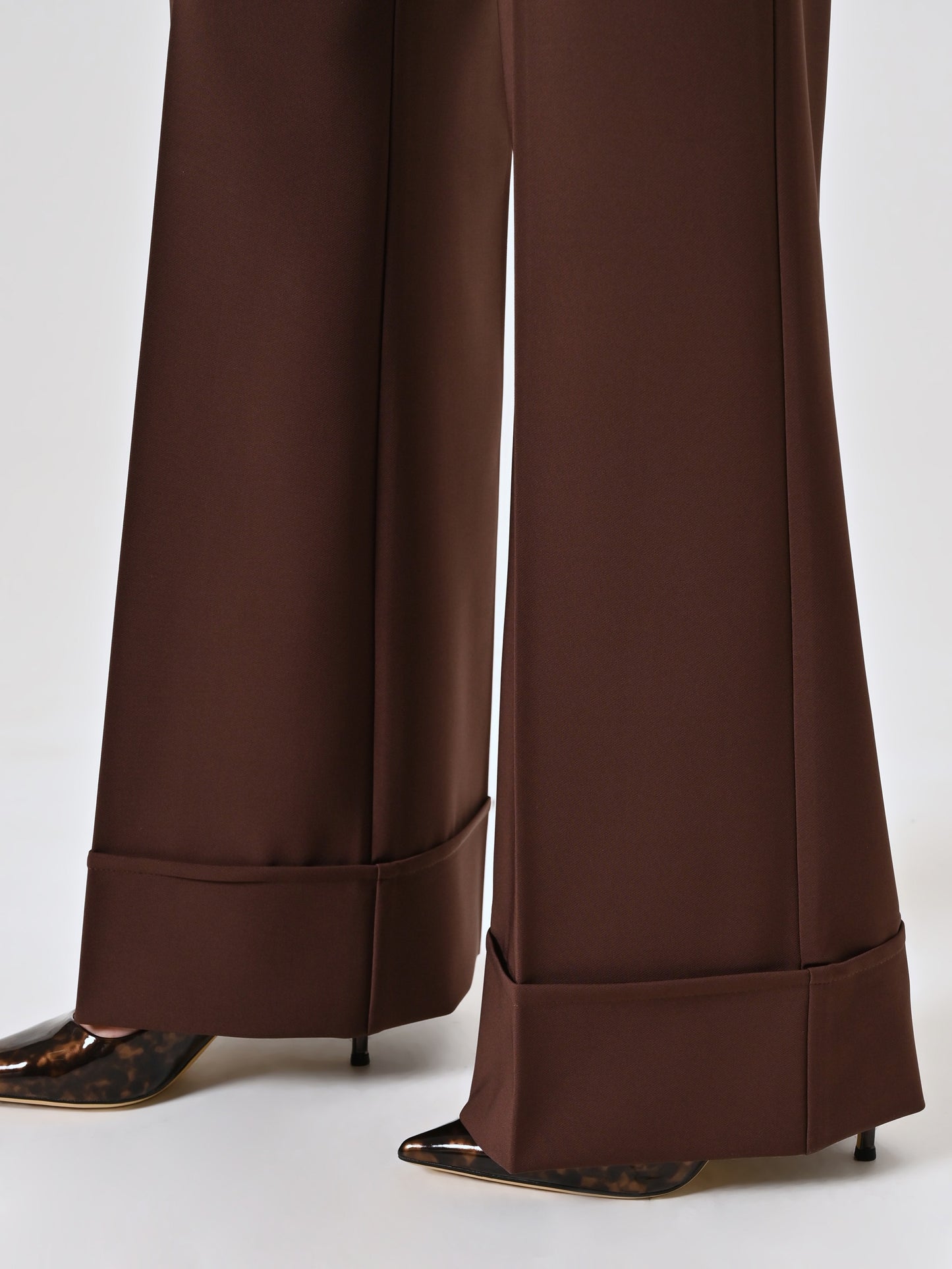 Pantalón campana maxidobladillo