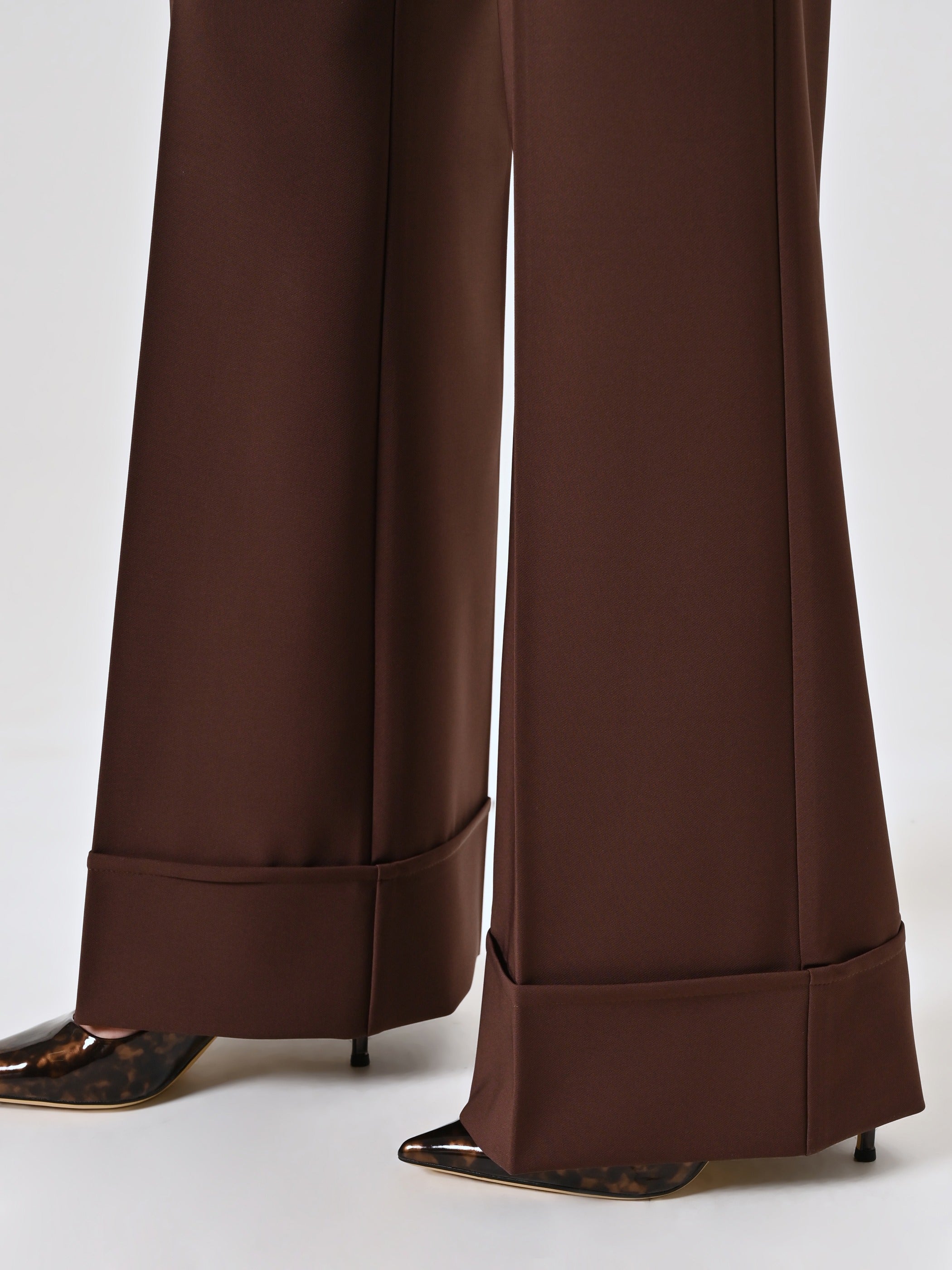 Pantalón alto ancho elegante