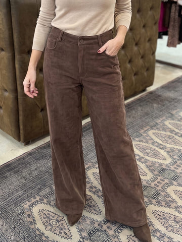 Pantalón marrón de pana ancho