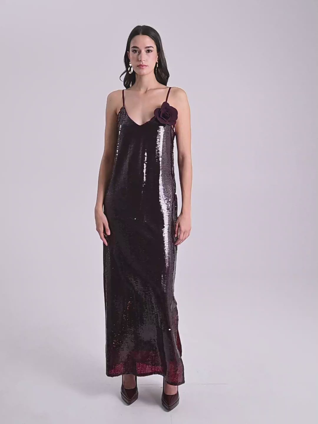 Vestido burdeos con lentejuelas all-over