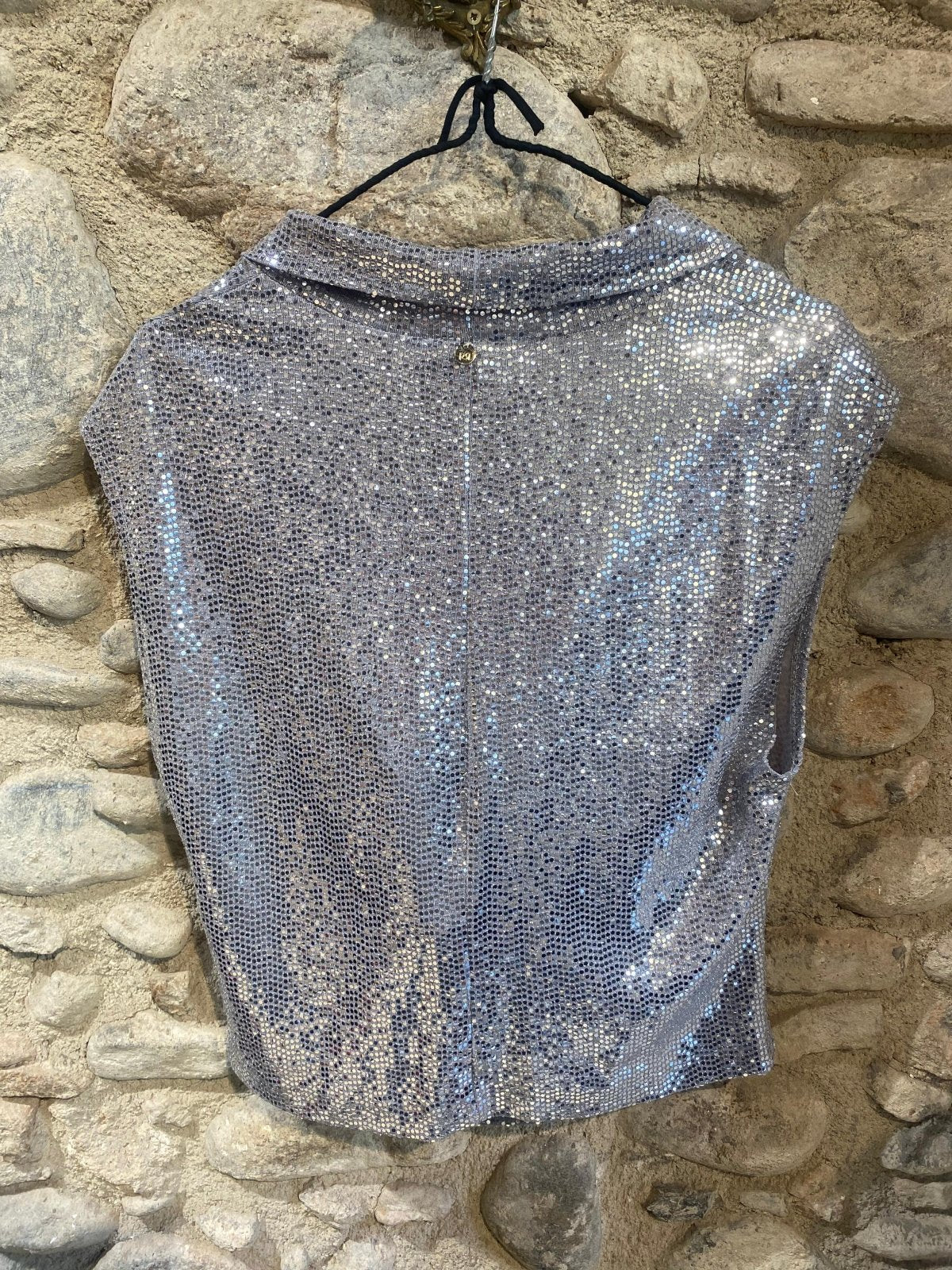 TOP LENTEJUELAS EN TELA VOLCADO - DON ADELINO